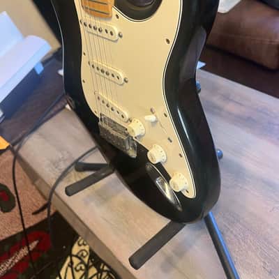 Fender Strat with Maple Fretboard 1987 - 1998 - Black image 5