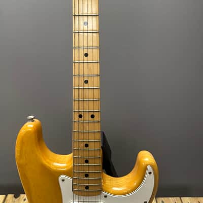 1975 Fender Stratocaster Natural Solid Body Electric Guitar, image 3