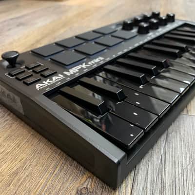 Akai Professional MPK Mini III Special Edition Black on Black 25-key Keyboard Controller image 3