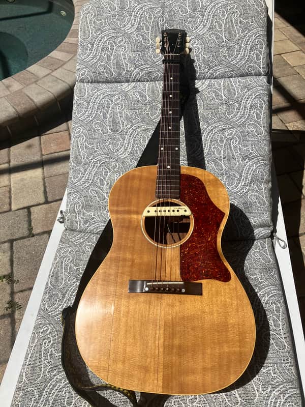 Gibson LG-1 1947 - 1968 - Sunburst image 1