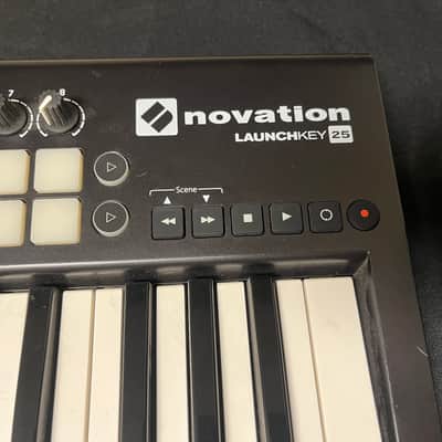 Novation Launchkey 25 MKII MIDI Keyboard Controller 2015 - 2020 - Black image 3