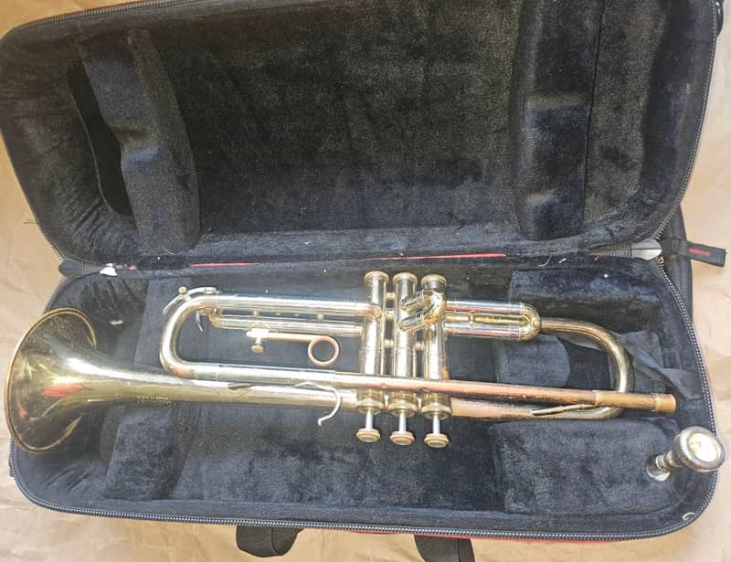 Reynolds Medalist Trumpet, USA, Brass with 7C mouthpiece, case, good condition image 1