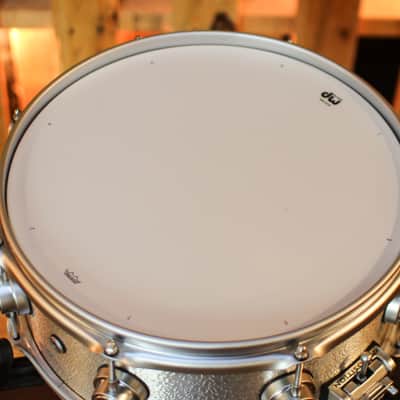 DW 5.5x13 Collector's 3mm Wrinkle Coat Aluminum Snare Drum w/ Satin Chrome Hardware image 4