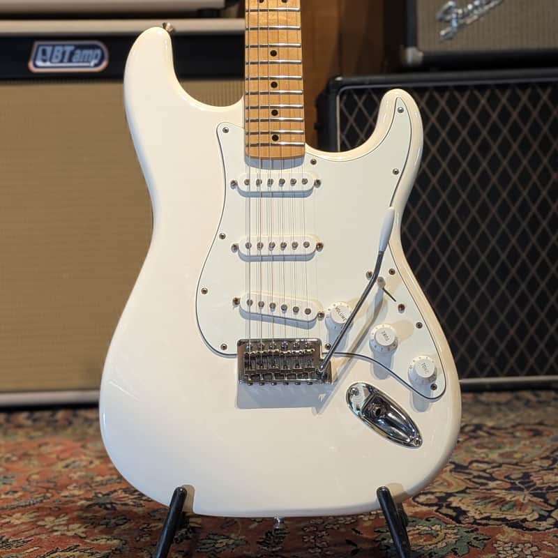 Fender Standard Stratocaster 2006 - 2017 | Reverb France