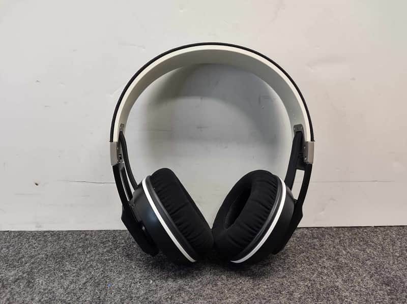 Sennheiser Urbanite XL Wireless On-Ear Headphones 2022 - Black image 1