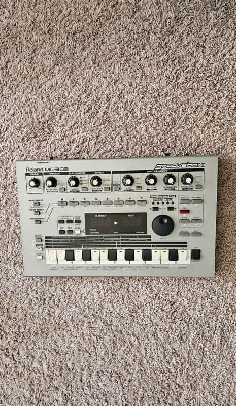 Roland MC-303 Groovebox 1990 - 1998 - Silver image 1