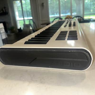 M-Audio Axiom Pro 61 Key USB MIDI Keyboard Controller 2010s - White image 7