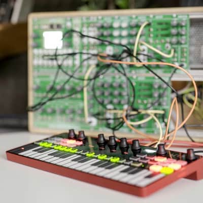 Mint IK Multimedia UNO Synth Pro Desktop - Analog Paraphonic Dual-Filter Synthesizer [Three Wave Music] image 7