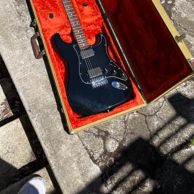 Fender Player Stratocaster with Pau Ferro Fretboard 2018 - 2024 - Black image 1