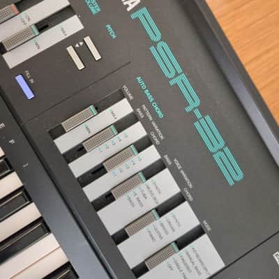 Yamaha PSR-32 1980s