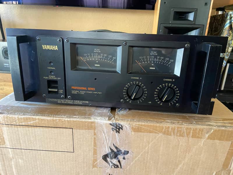 YAMAHA ナチュラルサウンドパワーアンプ P-2200① Yamaha P-2200 Professional Series Natural Sound Power Amplifier