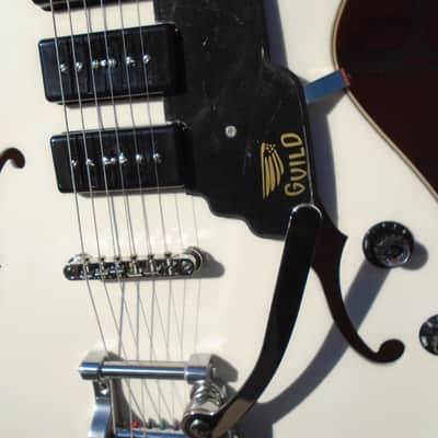 Guild Starfire l Jet 90 Transparent White , store demo image 3