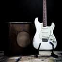 Official 2008 Road Worn Fender Stratocaster Strat Roadworn Olympic White
