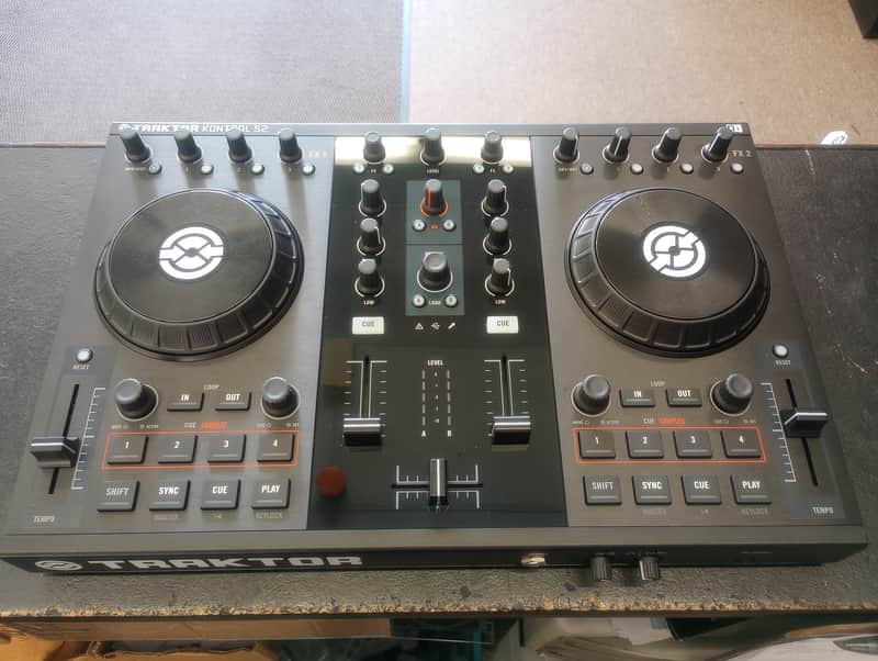 Native Instruments Traktor Kontrol S2 2010s - Black image 1