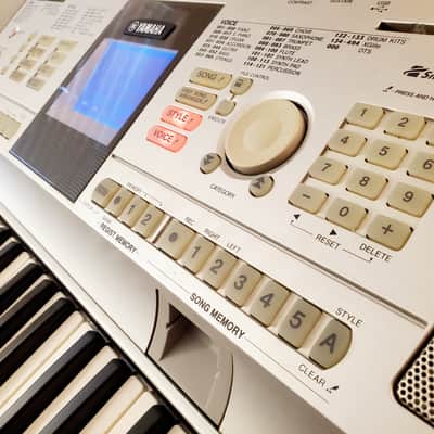 MUST SEE!!! YAMAHA DGX 305 SEMI-WEIGHTED 76-KEY DIGITAL PIANO IN AMAZING CONDITION! image 14