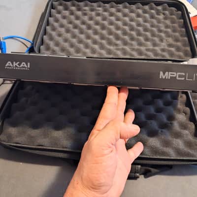 Akai MPC Live Standalone Sampler / Sequencer 2017 - 2020 - Black image 7