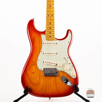 Fender Custom Shop Custom Deluxe Stratocaster | Reverb