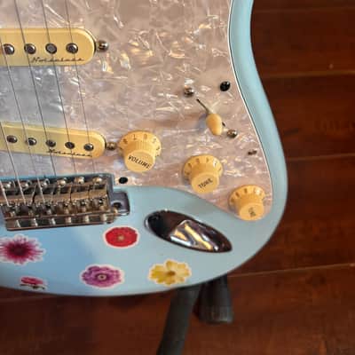 Fender Noiseless pickups, fender bridge, unknown body - Sonic blue image 11