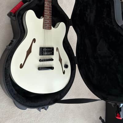 Fender Tom Delonge Starcaster 2024 - Olympic White, with Gator Hard Case image 1