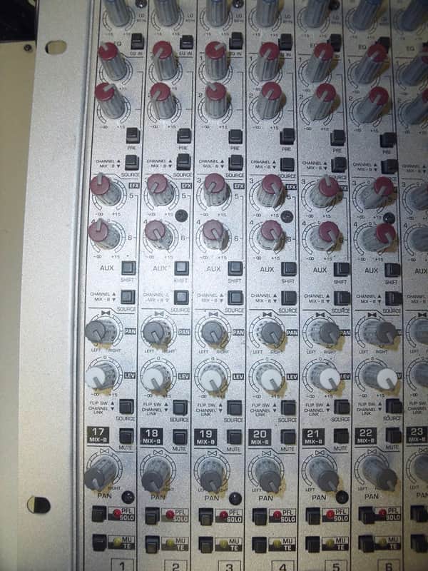 Behringer Eurorack MX3242X Mixer w. effects 32 Input 4 Bus | Reverb