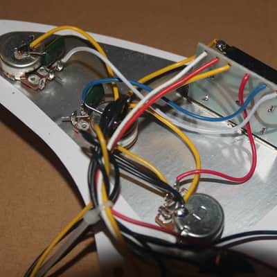 Loaded 11 screw Strat style pickguard with 3 single coil pickups and output jack2025 - White image 3