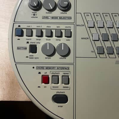 Suzuki OM-84 Omnichord 1984 - Ivory image 7