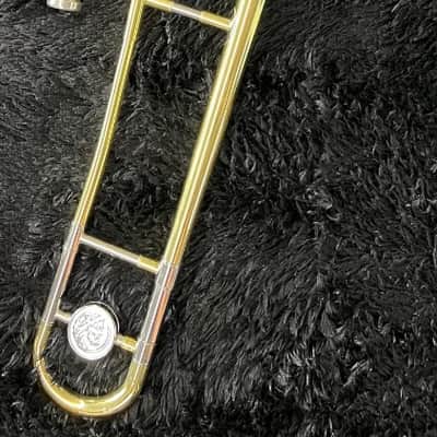 Jupiter Model JSL-432L Lacquered Brass Trombone with Case and Mouthpiece image 2