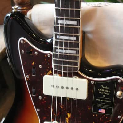 FENDER "American Vintage II '66 Jazzmaster 3-Color Sunburst" HARDCASE, PAPERS, 4, 00 KG imagen 4