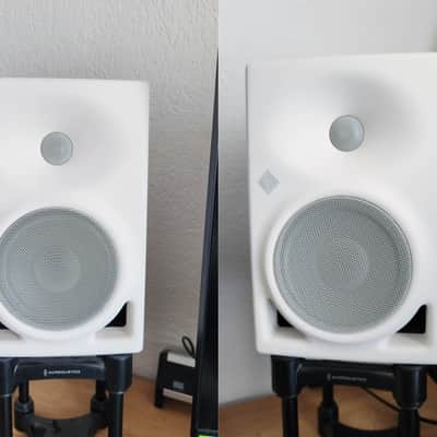 Paire d’enceintes de monitoring Neumann KH120A blanches – État parfait – Home studio image 2