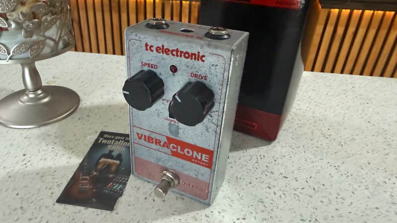 TC Electronic Vibraclone Rotary Speaker Simulator Chorus/Tremolo Pedal w/ Original Box image 1
