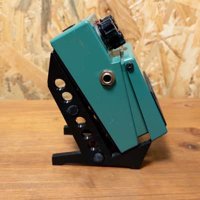 Boss TR-2 Tremolo Guitar Effect Pedal Tested image 4