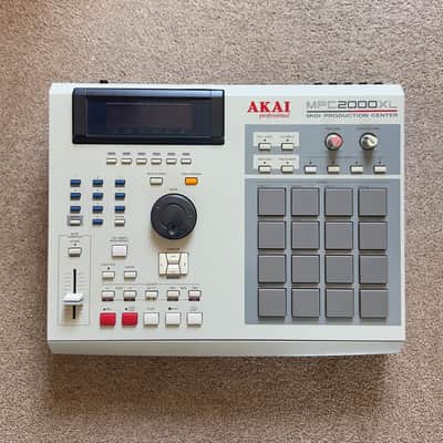 Akai MPC 2000xl | 8 Outs | Max Ram | Card Reader | New Screen | Excellent Condition image 1