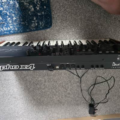 Dave Smith Instruments Mopho x4 44-Key 4-Voice Polyphonic Synthesizer 2013 - 2018 - Black with Wood Sides image 2
