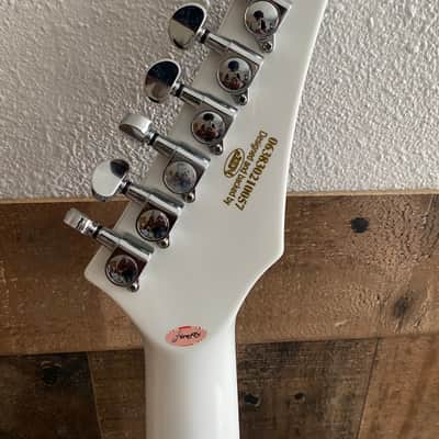 Firefly Buckethead KFC Flying V 2024-2025 - Glossy white image 5