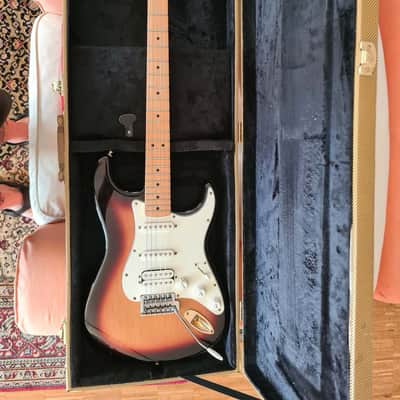 Fender Standard Stratocaster 2015 - Brown Sunburst image 1