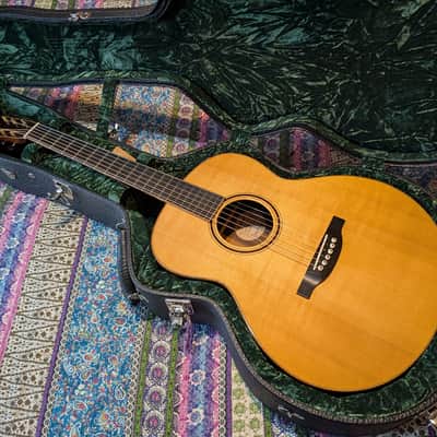 Bourgeois Small Jumbo Custom Hide Glue German Spruce top2013 - Gloss image 1
