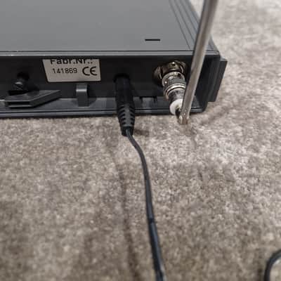 Sennheiser EM1031-V True Diversity Receiver - Professional Audio, True Diversity Technology - Excellent w/ Power Supply & Hard Case & Sennheiser Mic Transmitter image 12