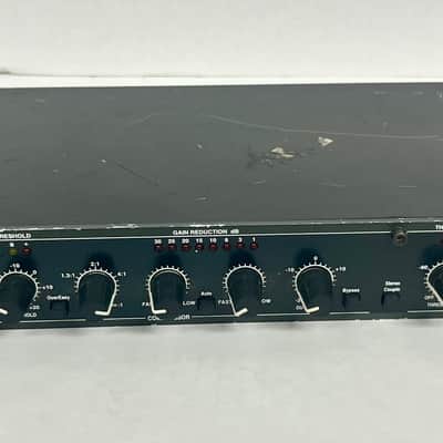 dbx 166XL Stereo Compressor / Limiter / Gate 2000s - Black image 2