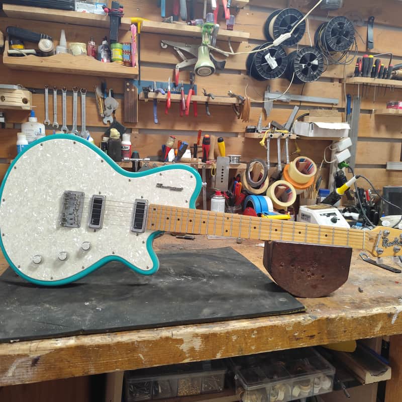 2000 – 2001 Godin Performance Series Radiator with Maple Fretb…