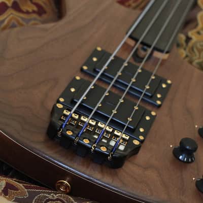 2011 Wal Mk 2 Fretless MINT w/ case image 4