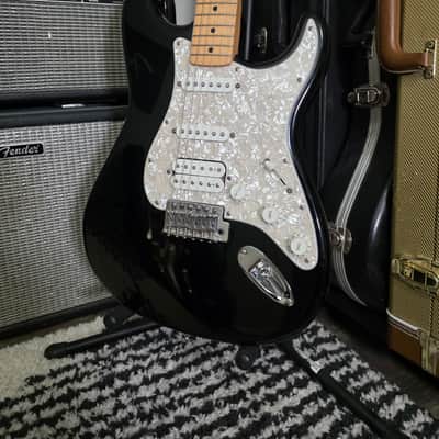 Fender Standard Stratocaster with Maple Fretboard 2003 - Black image 2