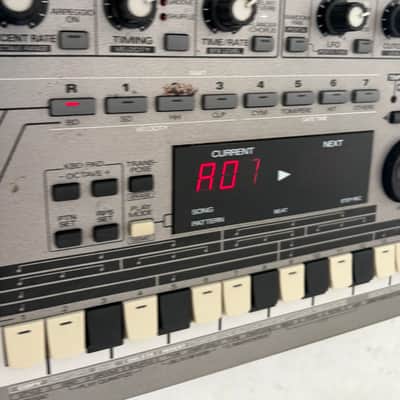 Roland MC-303 Groovebox 1990 - 1998 - Silver image 3
