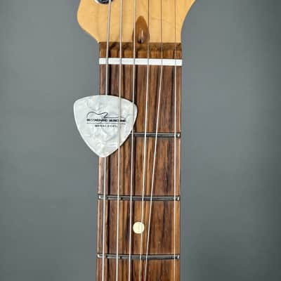 2011 Fender Standard Stratocaster RW sunburst like new Case image 5
