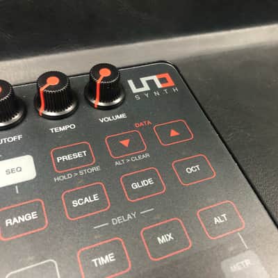 IK Multimedia UNO Analog Synth image 2