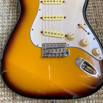 Fender ST Stratocaster MIJ 1995 - 3-Tone Sunburst image 2