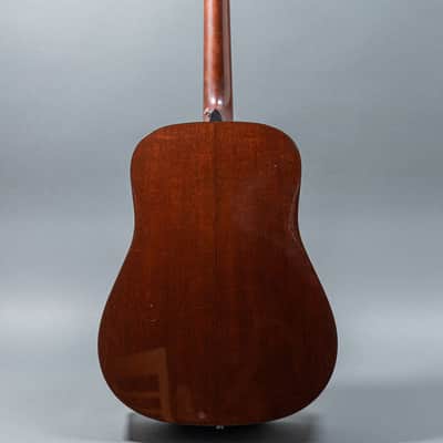 Martin D-18V 2009, Natural image 5
