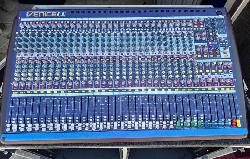 Midas Venice U32 32 Channel Audio Mixer with Cover image 1