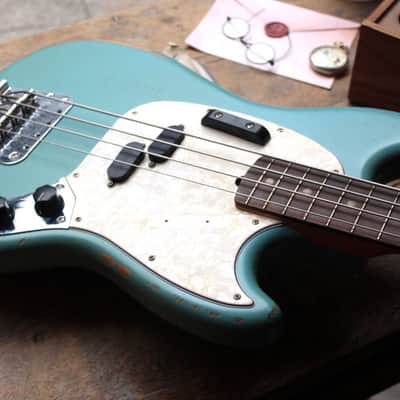 FENDER Justin Meldal-Johnsen Road Worn Signature Mustang Bass Faded Daphne Blue, GIGBAG, 3, 51 KG image 2