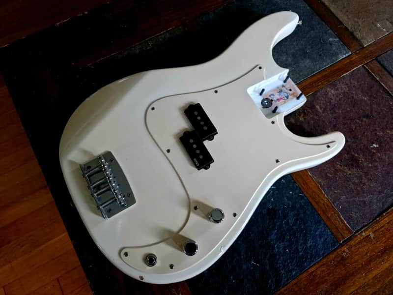 Peavey Fury P bass loaded body w/Geezer Butler EMGs 1993 - white image 1