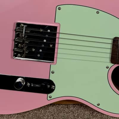 Squier FSR Classic Vibe 60's Custom Esquire 2025 Model in Shell Pink image 2